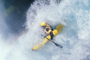 开云官网2026-苏亚雷斯关键进球定乾坤，奥地利狂胜切尔西，足球世界的颠覆与新生