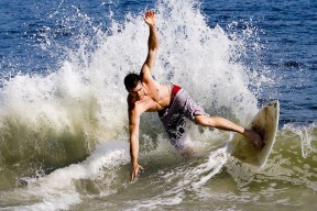 开云体育入口-赛道与绿茵的交响，F1揭幕战悬念与佛罗伦萨加时鏖战